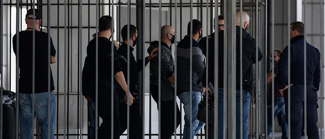Δίκη Χρυσής Αυγής: στην φυλακή οδηγούνται οι 39 από τους καταδικασθέντες