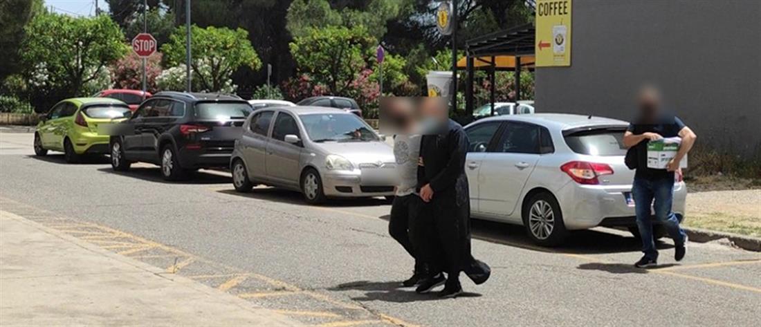 Αγρίνιο: Στον εισαγγελέα ο ιερέας που κατηγορείται για βιασμό ανήλικης (εικόνες)