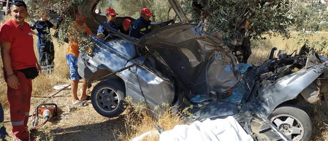 Συγκλονιστικές εικόνες από δυστύχημα: Διαλύθηκε αυτοκίνητο που καρφώθηκε σε δέντρο