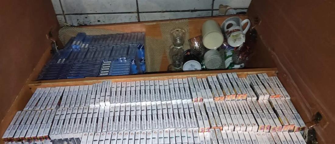 Χιλιάδες λαθραία τσιγάρα βρέθηκαν σε αποθήκη (εικόνες)