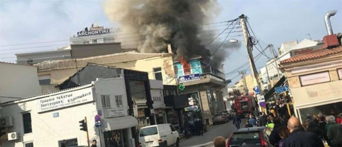 Χανιά: Μεγάλη πυρκαγιά στο κέντρο της πόλης (εικόνες)