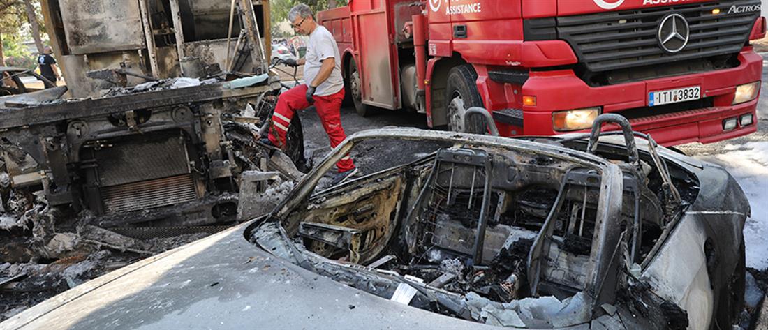 Καβούρι: έκρηξη μετά από σύγκρουση απορριμματοφόρου με ταξί (εικόνες)