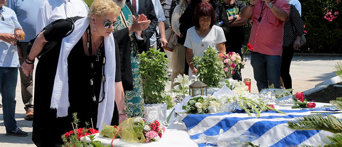 Ανδρέας Παπανδρέου: Τρισάγιο στον τάφο του από την Δήμητρα Λιάνη (εικόνες)