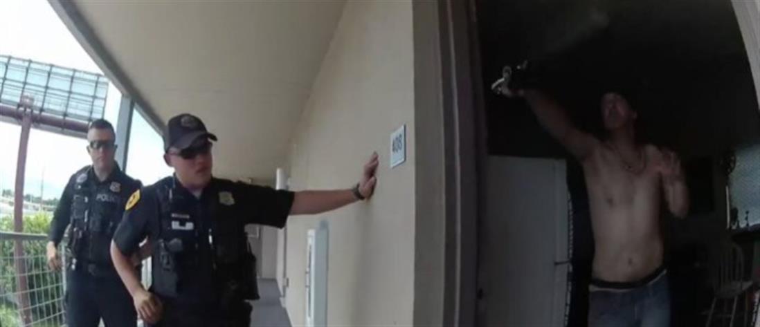Βίντεο: τους άνοιξε την πόρτα με όπλο του paintball και τον σκότωσαν