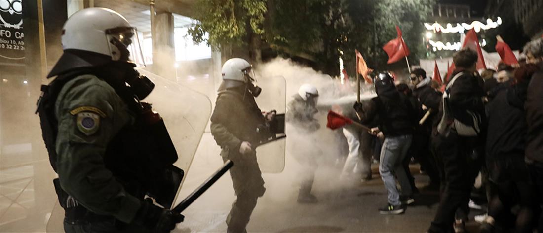 Θάνατος 16χρονου - Αθήνα: Επεισόδια στην πορεία διαμαρτυρίας (εικόνες)
