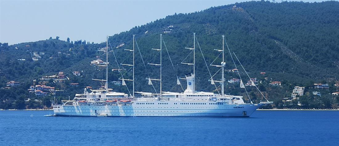 Στο λιμάνι του Βόλου το περίφημο “Club Med 2”