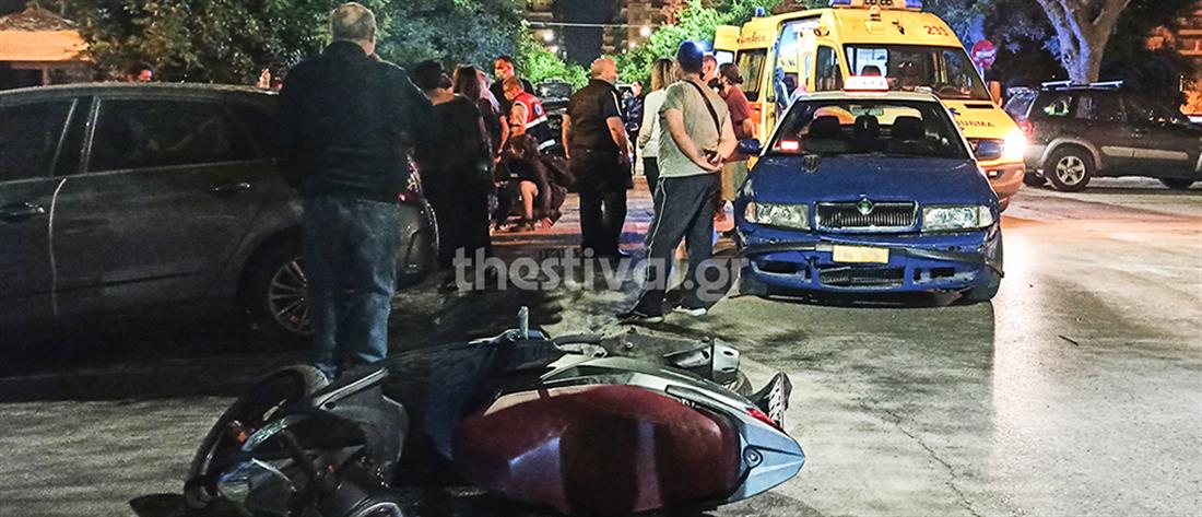 Θεσσαλονίκη: Ταξί παρέσυρε νεαρούς σε μηχανάκι (εικόνες)