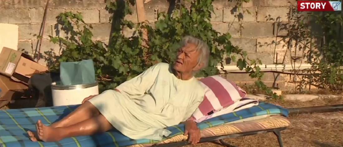 Βαρυμπόμπη: συγκινεί 92χρονη που αρνείται να εγκαταλείψει το καμένο σπίτι της (βίντεο)
