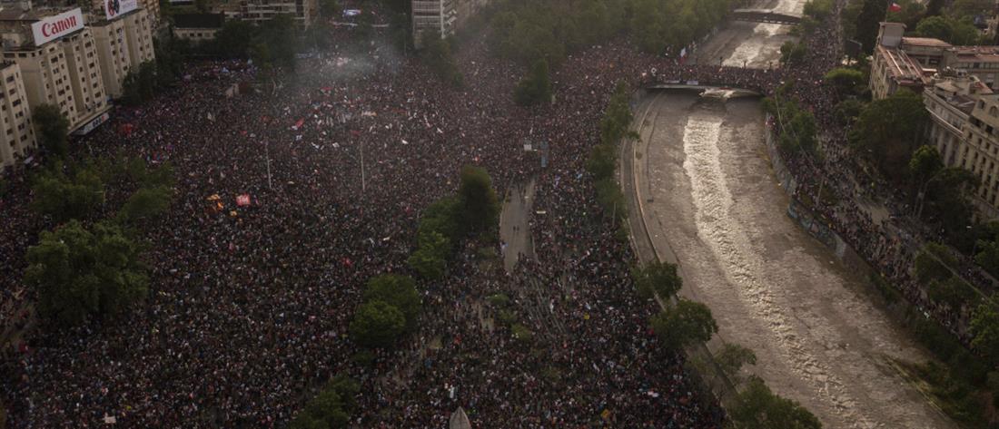 Χιλή: Μεγαλειώδης διαδήλωση με πάνω από ένα εκατομμύριο κόσμου (εικόνες)