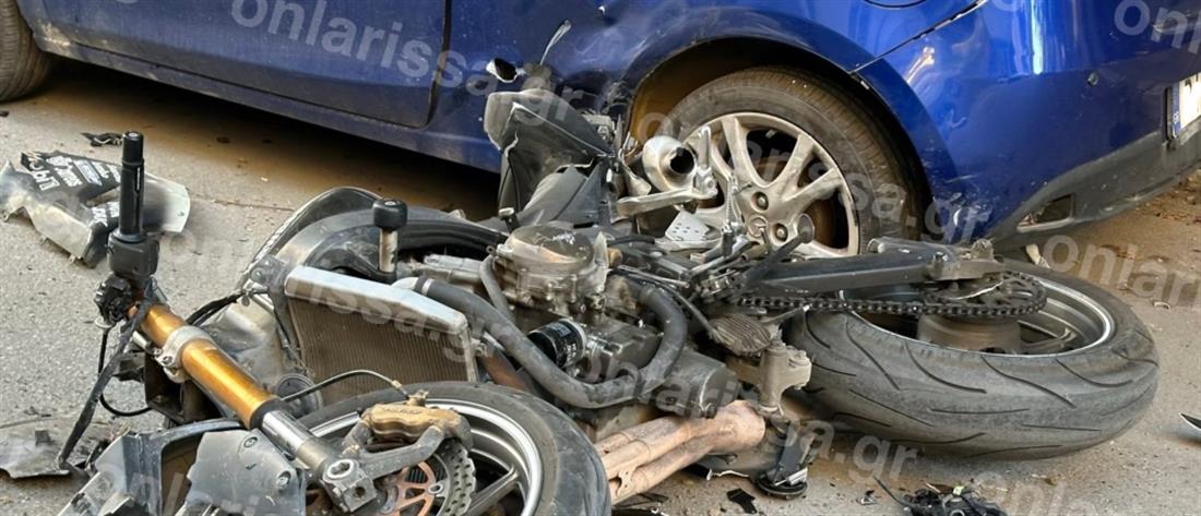 Λάρισα: Φρικτό τροχαίο στο κέντρο, νεκρός μοτοσικλετιστής (εικόνες)