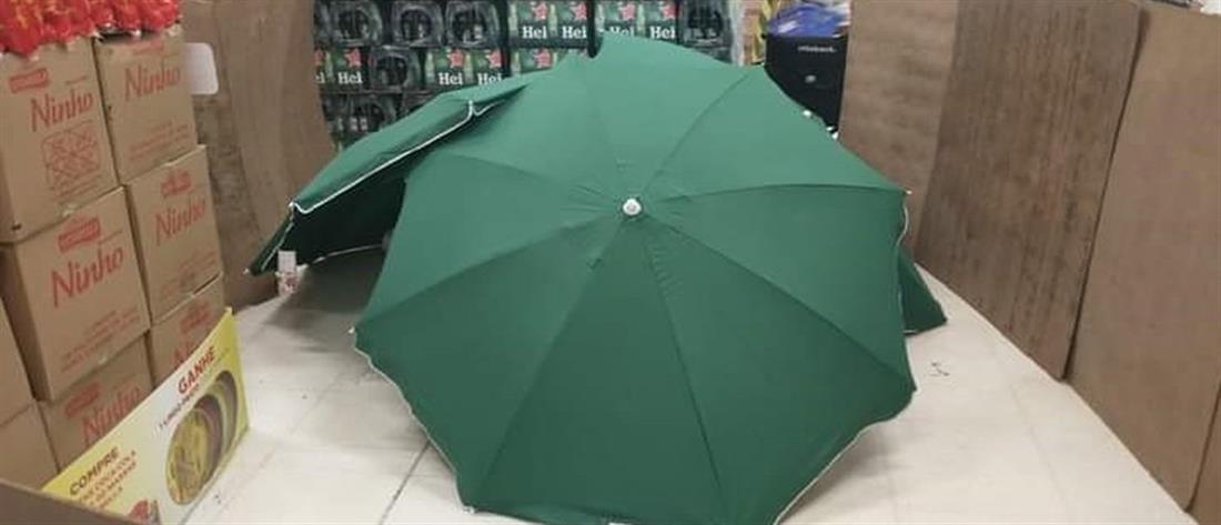 Βραζιλία: ψώνιζαν σε σούπερ μάρκετ, δίπλα σε νεκρό άνδρα καλυμμένο με… ομπρέλες!