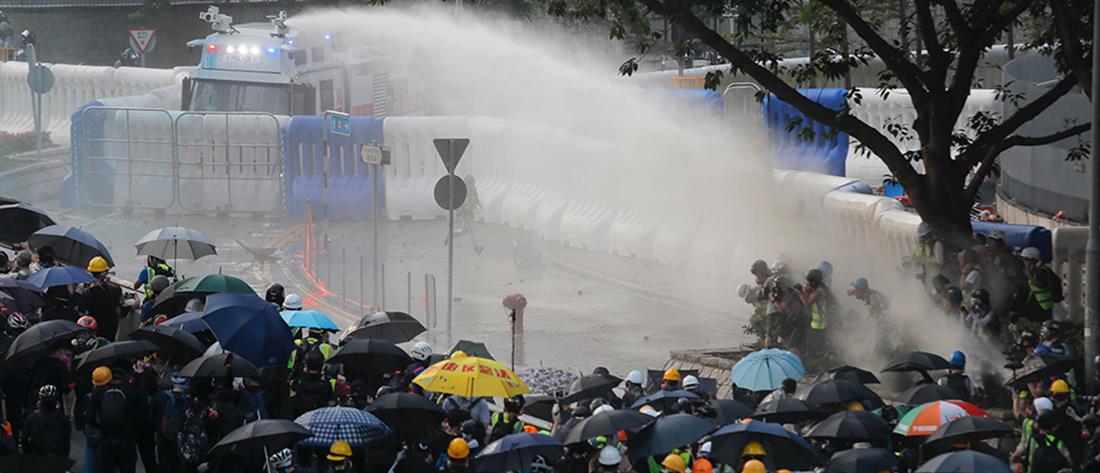 Βίαια επεισόδια στο Χονγκ Κονγκ (εικόνες)