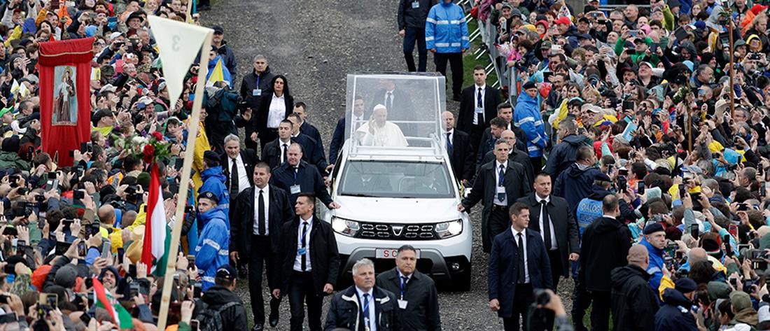Πάπας Φραγκίσκος: Ο καιρός του “χάλασε” την επίσκεψη στη Ρουμανία (εικόνες)