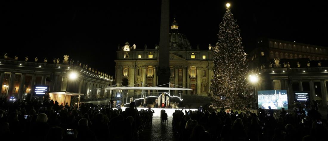 Βατικανό: Πλήθος κόσμου πήγε να δει το χριστουγεννιάτικο δέντρο και τη φάτνη (εικόνες)