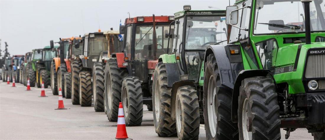 Μπλόκο στην Εθνική Οδό: “Ζεσταίνουν” τις μηχανές τους οι αγρότες