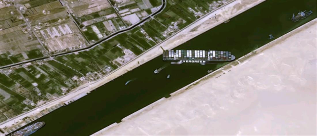 Η Διώρυγα του Σουέζ παραμένει κλειστή λόγω κολλημένου πλοίου (εικόνες)
