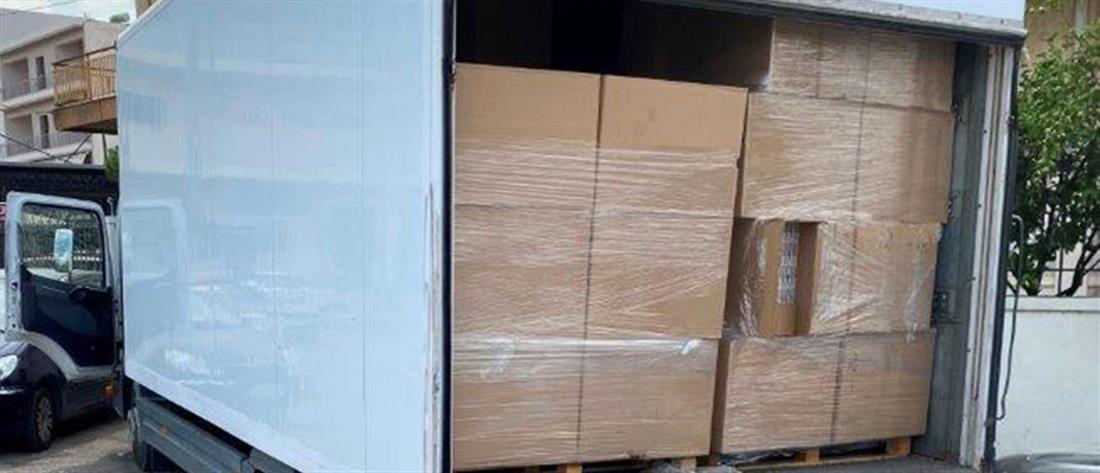 ΕΛΑΣ - λαθραία τσιγάρα: εκατοντάδες χιλιάδες πακέτα σε φορτηγό