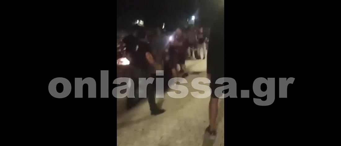 Λάρισα: Άγριος ξυλοδαρμός αστυνομικών από νεαρούς (βίντεο)