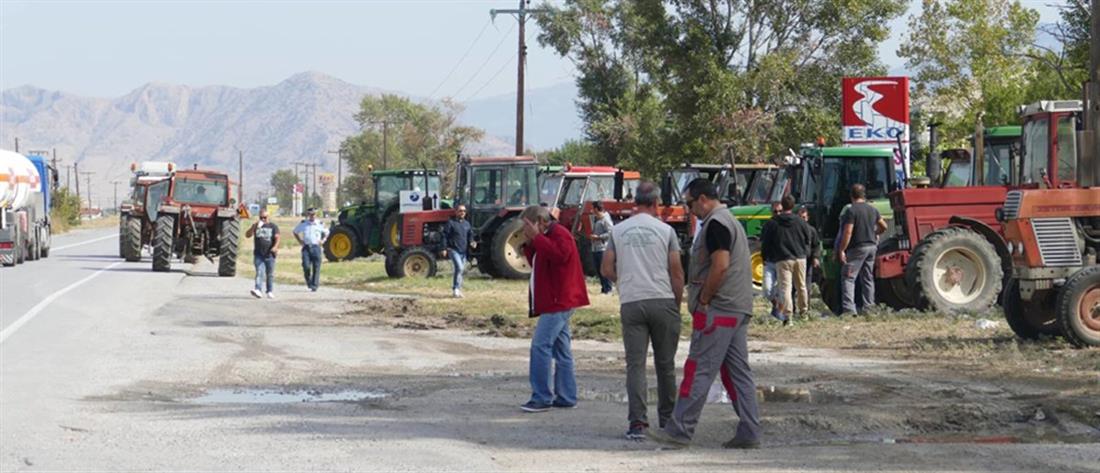 Αγρότες: Κλείνουν την Εθνική Οδό με τα τρακτέρ τους