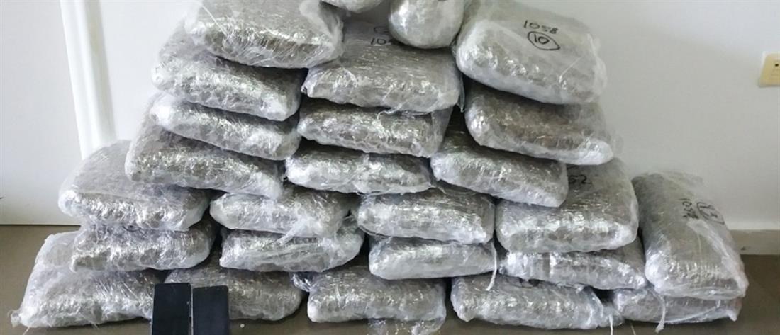 “Μπλόκο” σε φορτίο με δεκάδες κιλά ναρκωτικών (εικόνες)