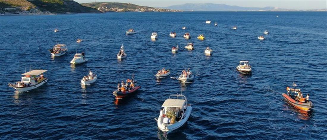 Εντυπωσιακή η δια θαλάσσης μεταφορά της εικόνας του Αγίου Αιμιλιανού στη Χίο (βίντεο)
