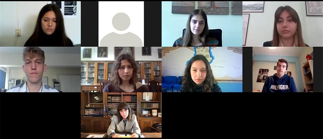 Ημέρα της Γυναίκας: τι είπε η Σακελλαροπούλου με μαθητές από όλη την Ελλάδα (βίντεο)