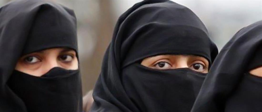 Αφγανιστάν: Οι Ταλιμπάν υποχρεώνουν τις γυναίκες να φορούν δημόσια μπούρκα