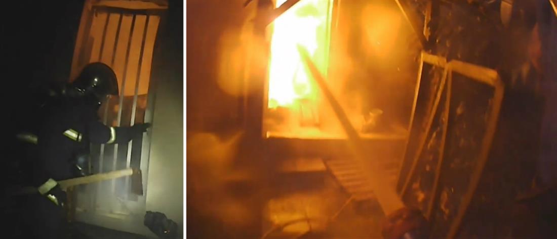 Κάμερα πυροσβέστη καταγράφει καρέ-καρέ τη μάχη με τις φλόγες (βίντεο)