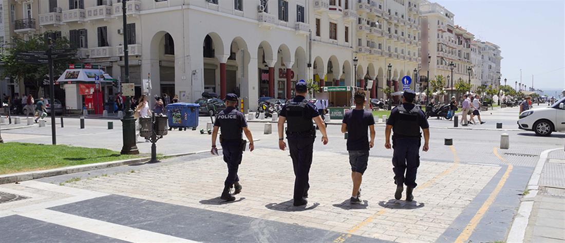 “Σαρώνουν” την Θεσσαλονίκη οι πεζές περιπολίες της Αστυνομίας (εικόνες)