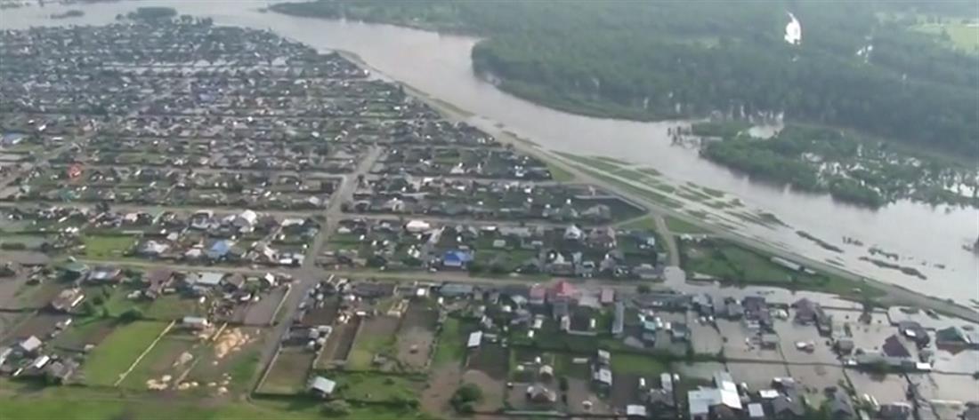 Εκκένωση χωριών λόγω πλημμύρας στη Σιβηρία (εικόνες)