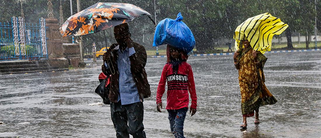 Μπανγκλαντές - Κυκλώνας “Μιντίλι”: Ξεκληρίστηκε οικογένεια - Αγωνία για εκατοντάδες ψαράδες