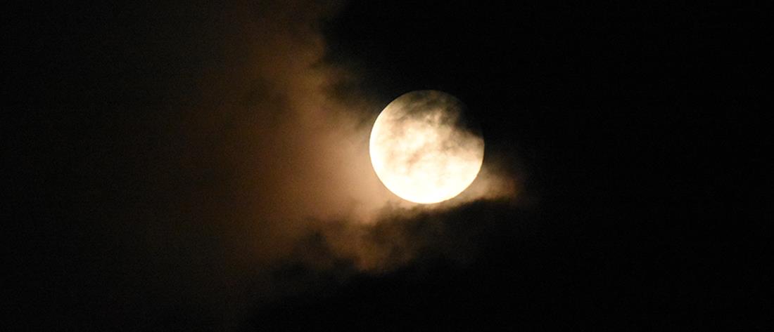 Πανσέληνος και μερική έκλειψη της Σελήνης