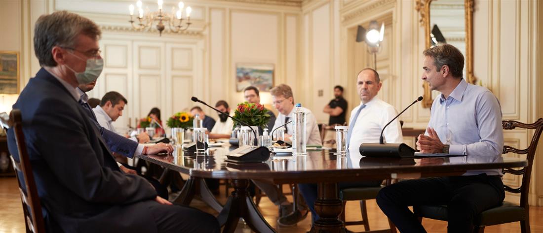 Κορονοϊός: Σύσκεψη στο Μαξίμου και νέα μέτρα στο “τραπέζι”