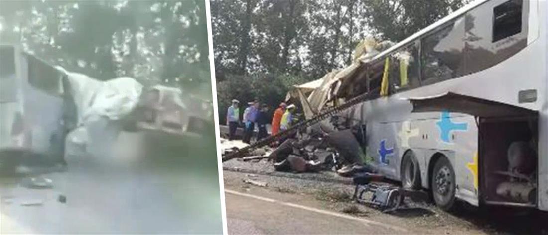 Δεκάδες νεκροί σε σύγκρουση λεωφορείου με φορτηγό