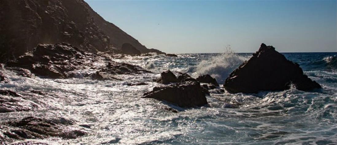 Κρήτη: Νεαρός έπεσε σε βράχια από ύψος 10 μέτρων 