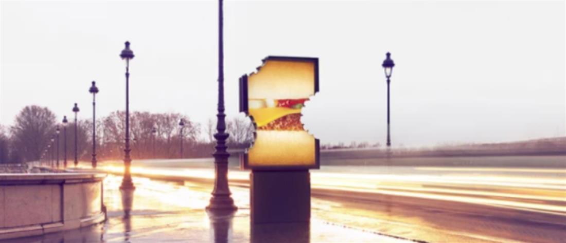 Παρίσι: έργα Τέχνης οι “δαγκωμένες” διαφημιστικές πινακίδες (εικόνες)