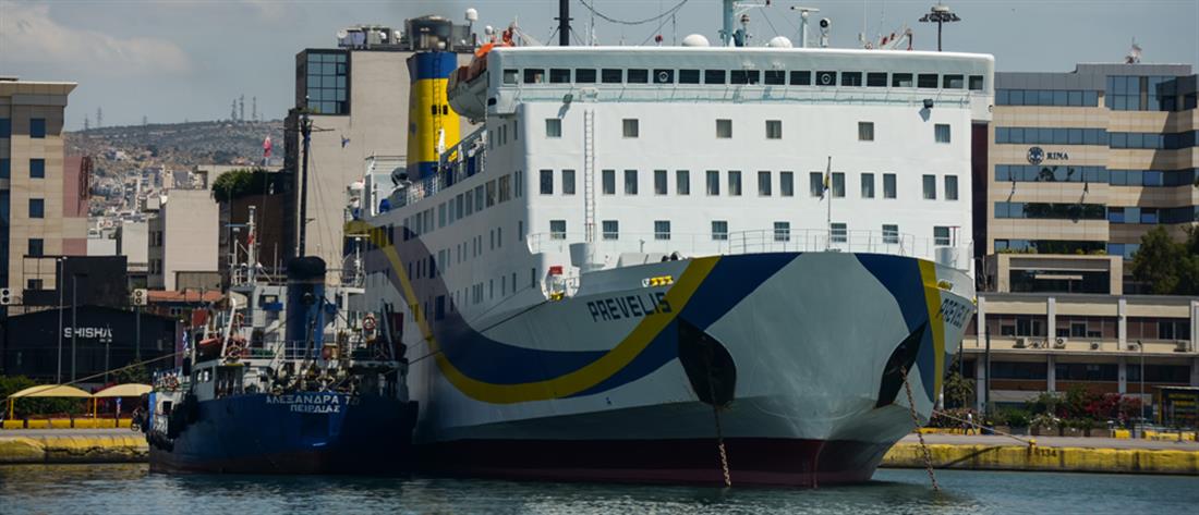 Σαντορίνη: Πρόσκρουση πλοίου στο λιμάνι