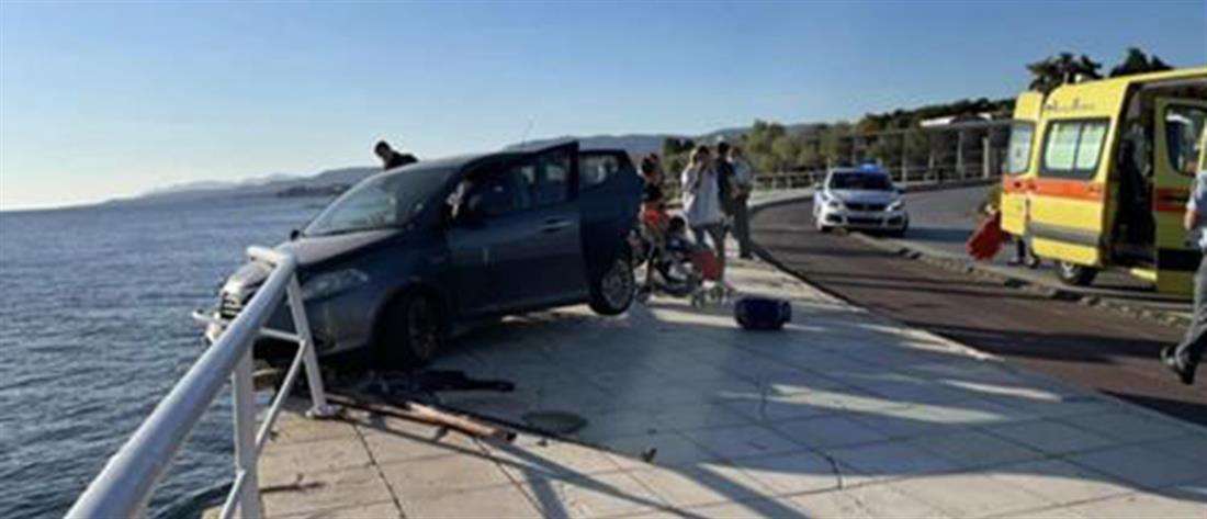 Αλεξανδρούπολη: Αυτοκίνητο έπεσε σε παγκάκι και έριξε γυναίκα στη θάλασσα (εικόνες)