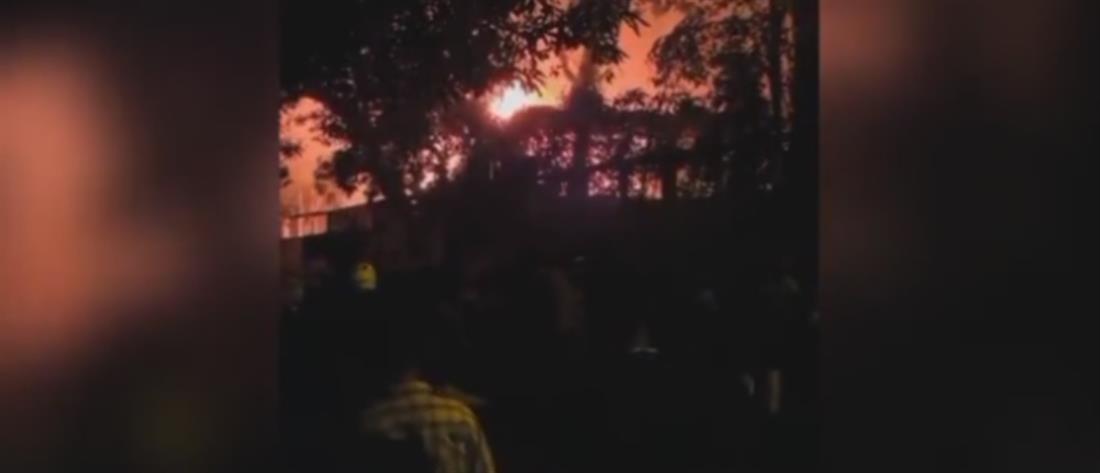 Σρι Λάνκα: Στις φλόγες η κατοικία του πρωθυπουργού μετά την εισβολή διαδηλωτών (βίντεο)