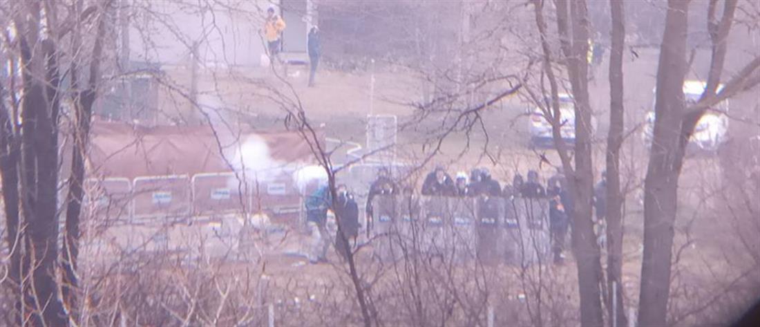 Έβρος: Τούρκοι αστυνομικοί εκτοξεύουν δακρυγόνα στους Έλληνες (εικόνες)