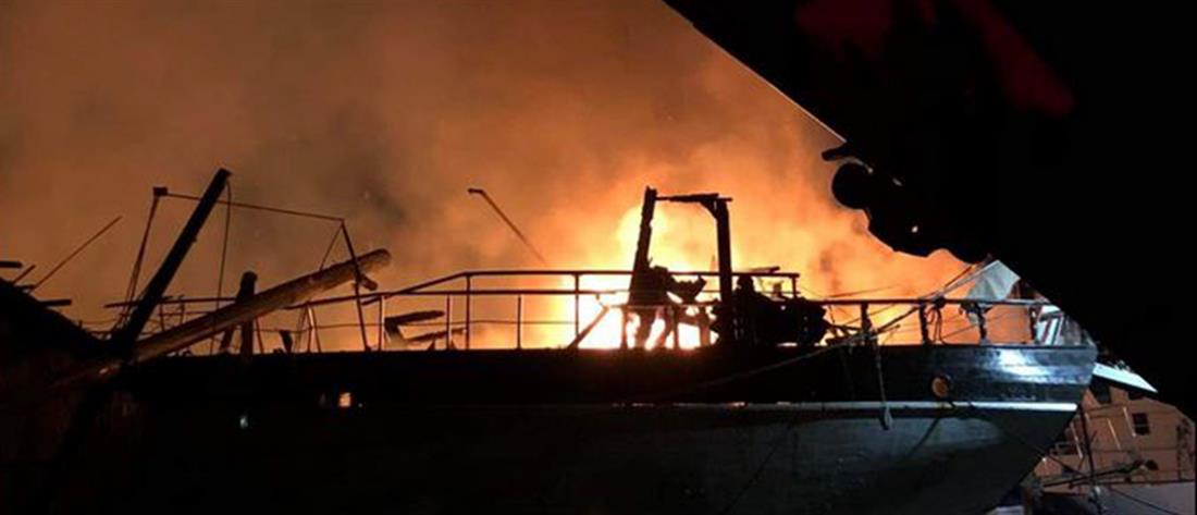 Θεσσαλονίκη: Φωτιά σε καρνάγιο - Μεγάλα σκάφη καταστράφηκαν ολοσχερώς (εικόνες)