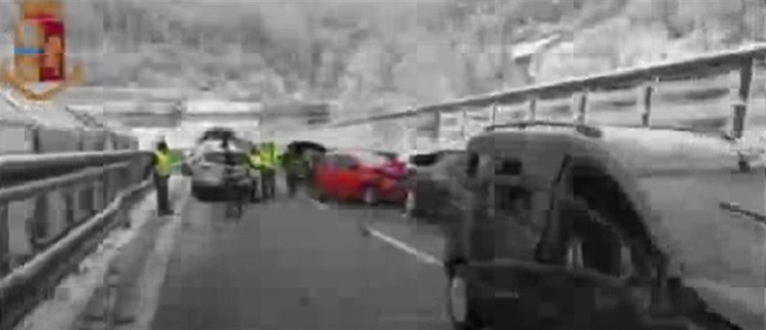 Καραμπόλα με δεκάδες αυτοκίνητα στο Τορίνο (βίντεο)