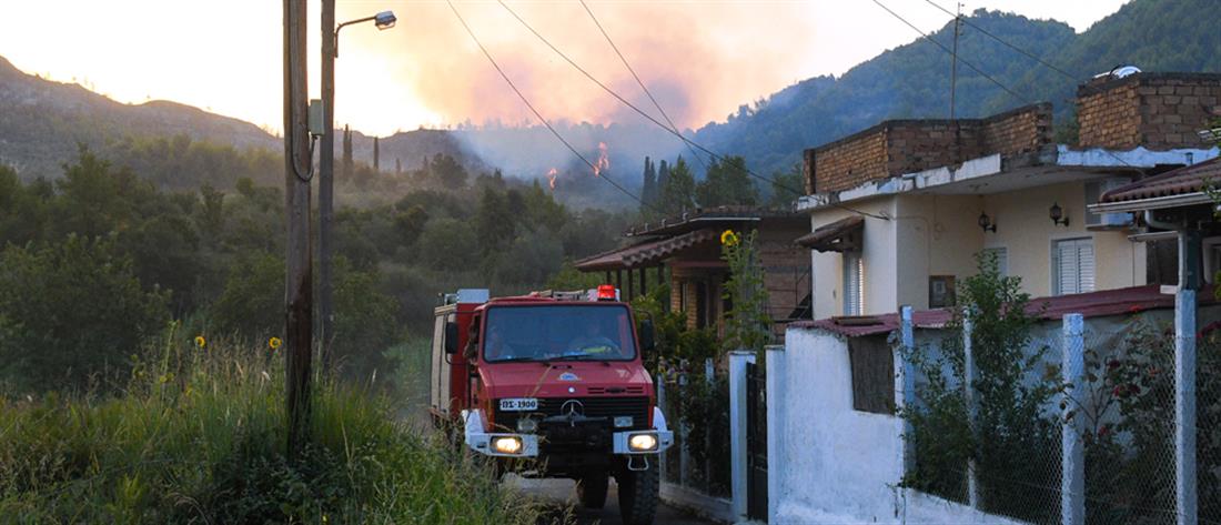 Φωτιές στην Πελοπόννησο: συνεχίζεται η μάχη με τις αναζωπυρώσεις