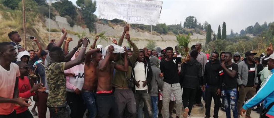 Διαμαρτυρία μεταναστών στη Σάμο (εικόνες)