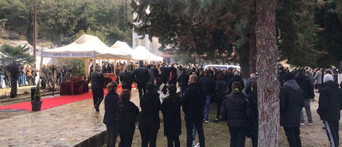 Τραγωδία στα Τέμπη - Θεσσαλονίκη: θρήνος στην κηδεία της 32χρονης Σοφίας (εικόνες)