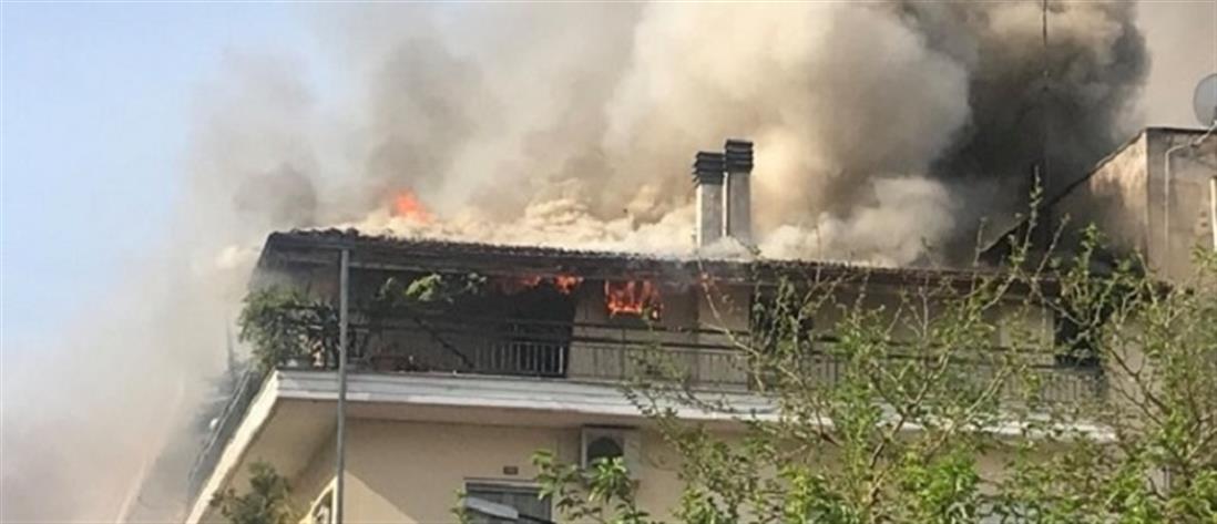 Μεγάλη φωτιά σε πολυκατοικία στα Τρίκαλα (εικόνες)
