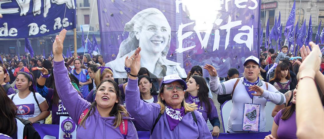 Αργεντινή: Οι γυναικοκτονίες έβγαλαν χιλιάδες διαδηλώτριες στους δρόμους