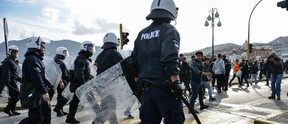 Μυτιλήνη: Μετανάστες εναντίον αστυνομικών στο λιμάνι 