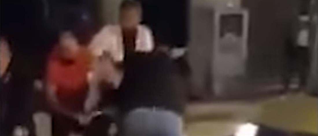 Βίντεο σοκ: εκπυρσοκρότησε όπλο όταν νεαρός επιχείρησε να το αρπάξει από αστυνομικό