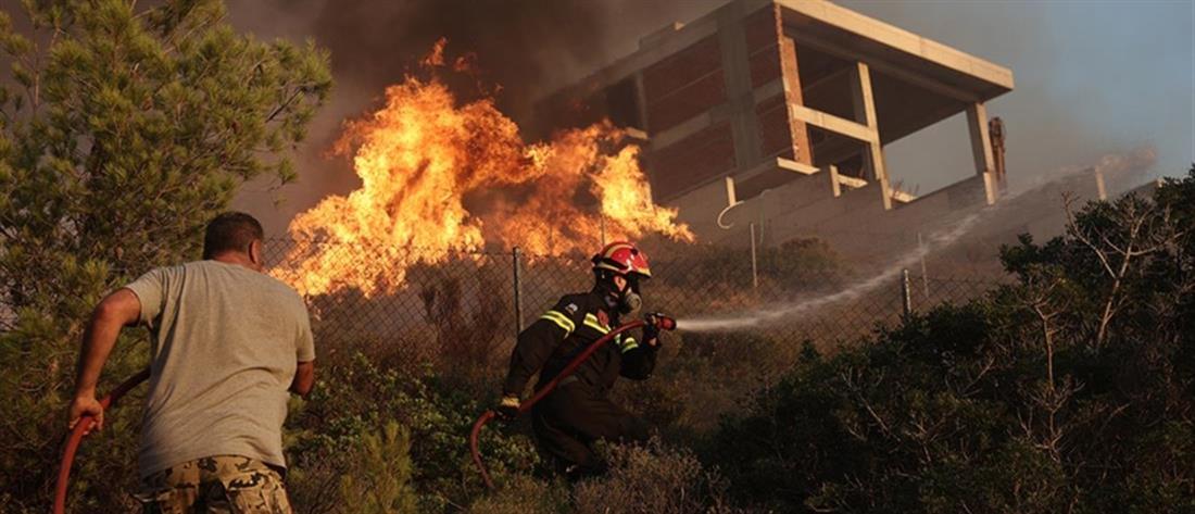 Φωτιές σε Δερβενοχώρια, Λουτράκι, Σαρωνίδα: “Πόλεμος” με εστίες και αναζωπυρώσεις (εικόνες)